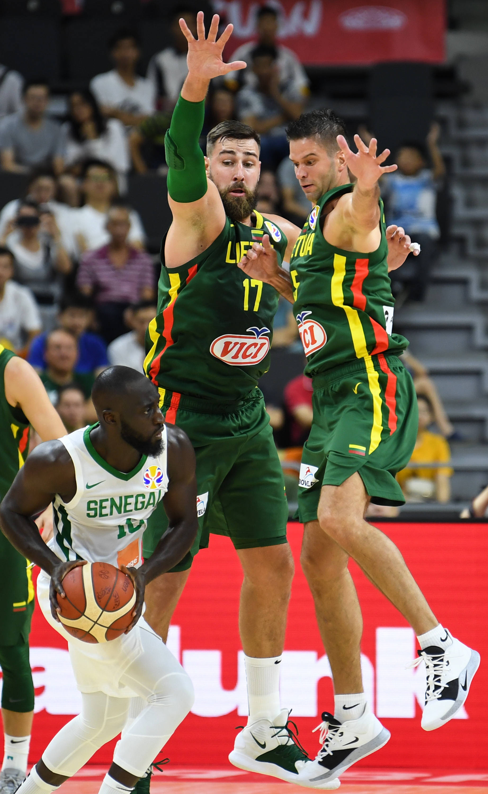 关于亚特兰大训练开放日，集结日篮板制胜引欢呼，德国杯在即，年轻球员得到机会的信息-九游登录入口